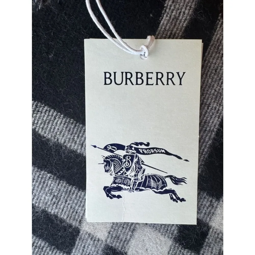 NWT Burberry Black White & Gray 100% Wool Oversized Signature Check Scarf Auth